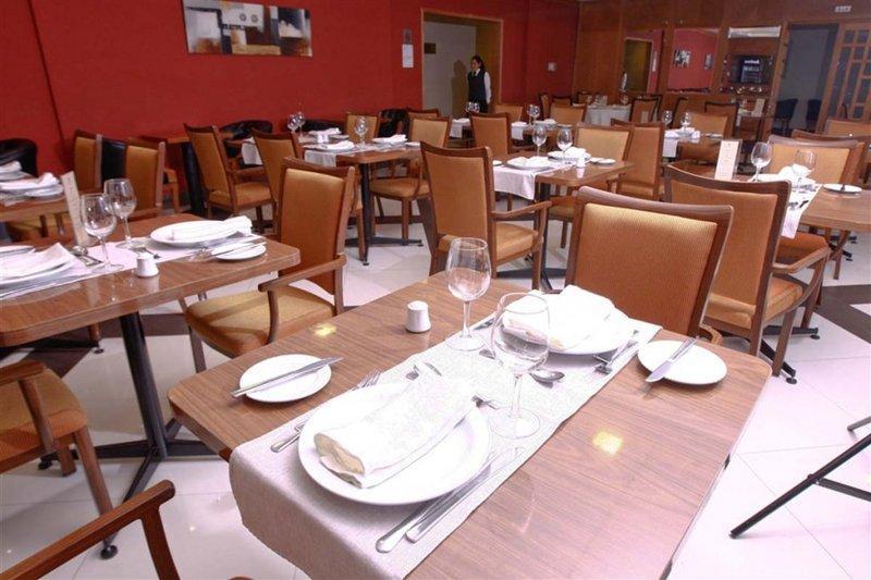 Hotel Diego De Almagro Coyhaique Buitenkant foto