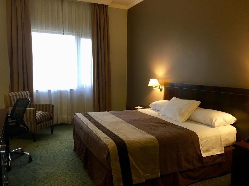 Hotel Diego De Almagro Coyhaique Buitenkant foto