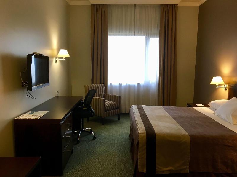 Hotel Diego De Almagro Coyhaique Buitenkant foto