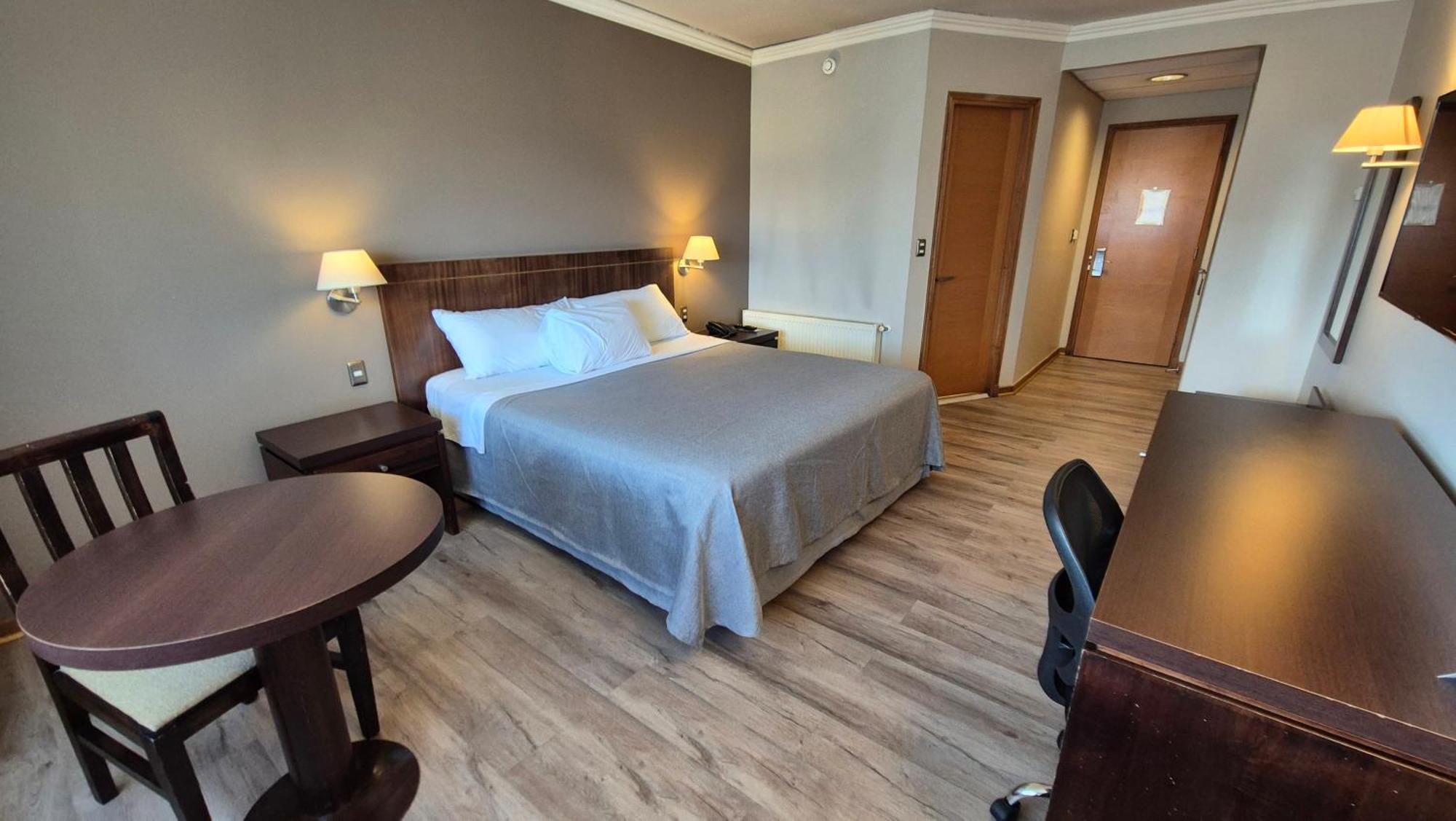 Hotel Diego De Almagro Coyhaique Buitenkant foto